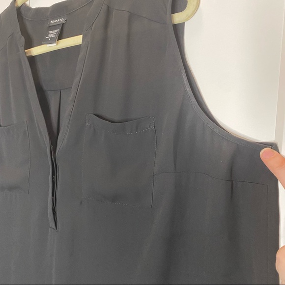 Torrid Sleeveless v-neck blouse - Picture 3 of 5
